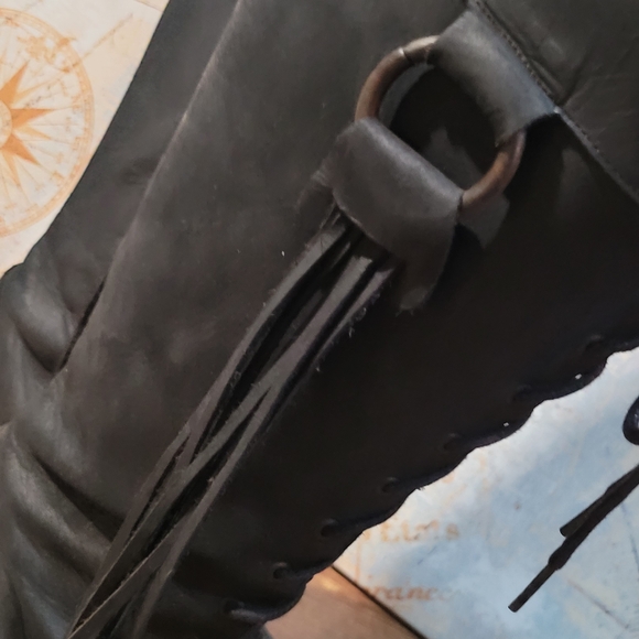 Edgy Junk Gypsy By Lane Stunning Distressed Black Leather Boots With Fringe. - Picture 5 of 16